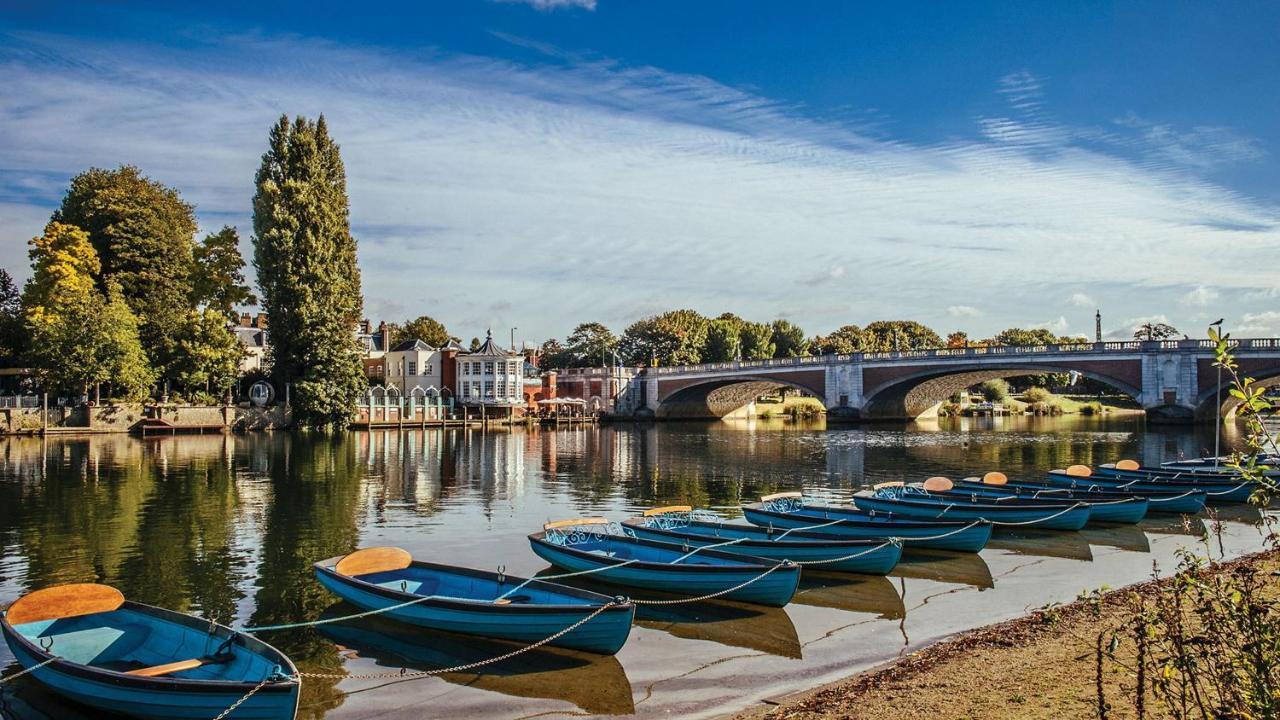 The Mitre, Hampton Court Hotel Kingston upon Thames  Bagian luar foto The River Thames at Hampton