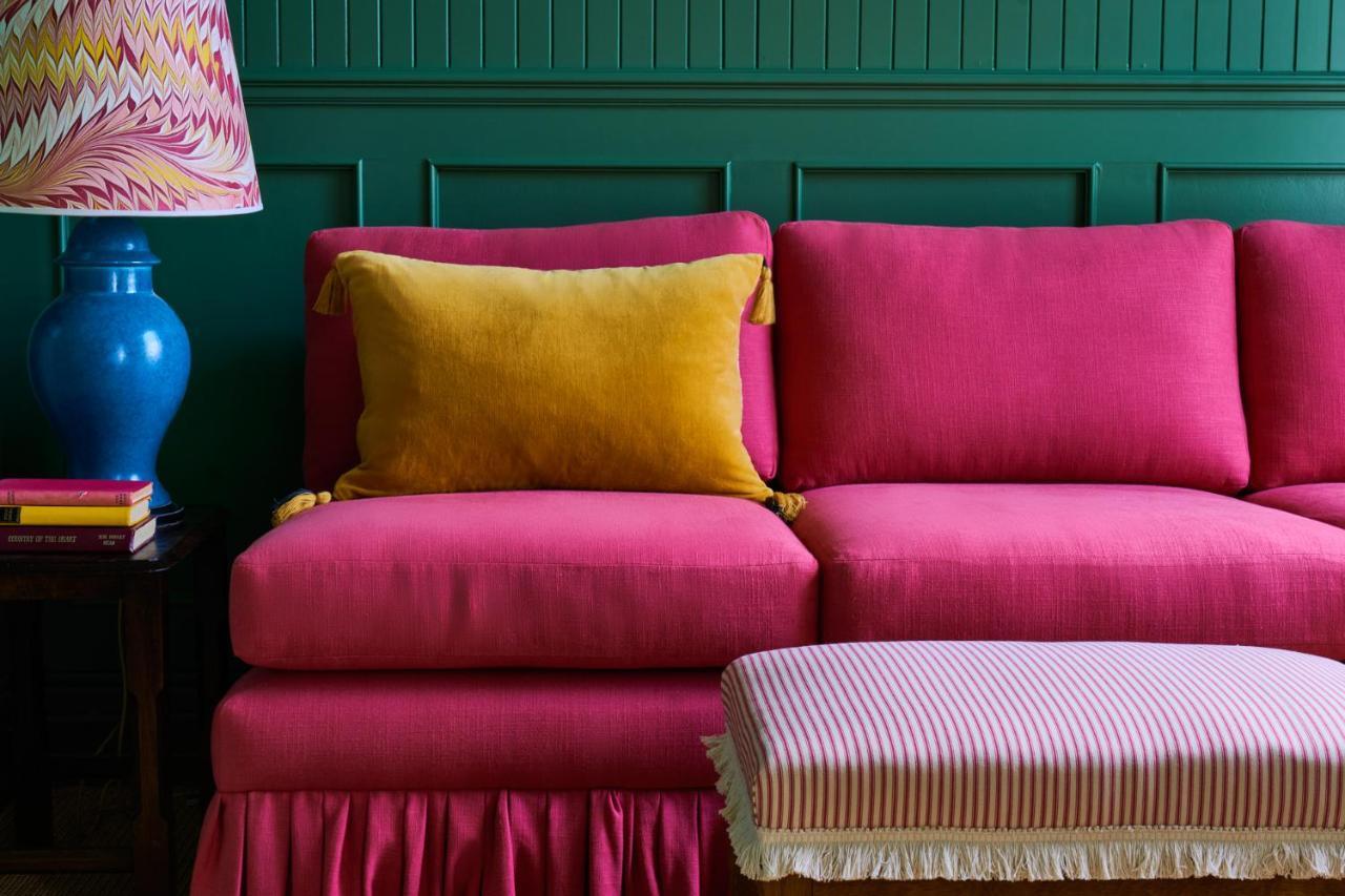 The Mitre, Hampton Court Hotel Kingston upon Thames  Bagian luar foto A sofa upholstered in velvet
