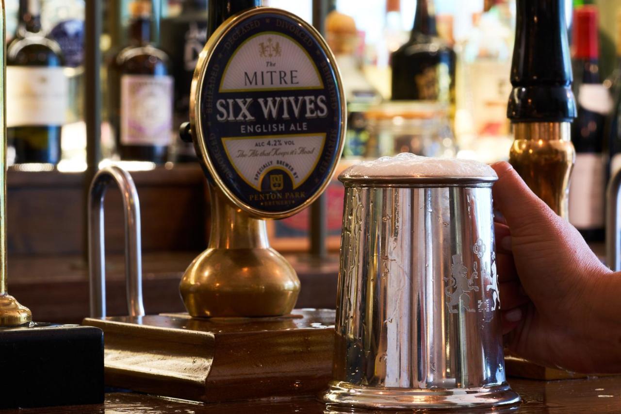 The Mitre, Hampton Court Hotel Kingston upon Thames  Bagian luar foto Mitre Six Wives