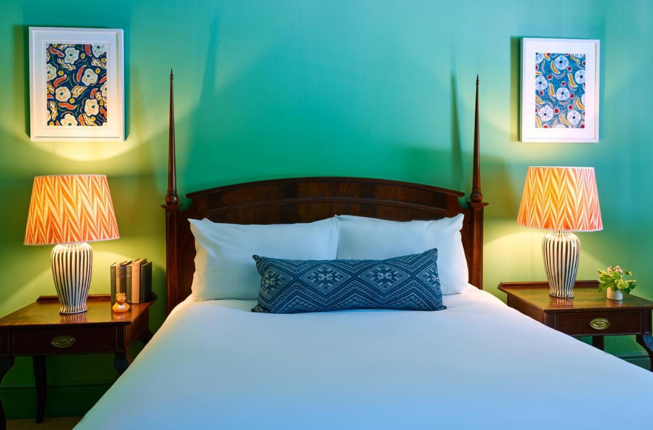 The Mitre, Hampton Court Hotel Kingston upon Thames  Bagian luar foto A bedroom at the Inn