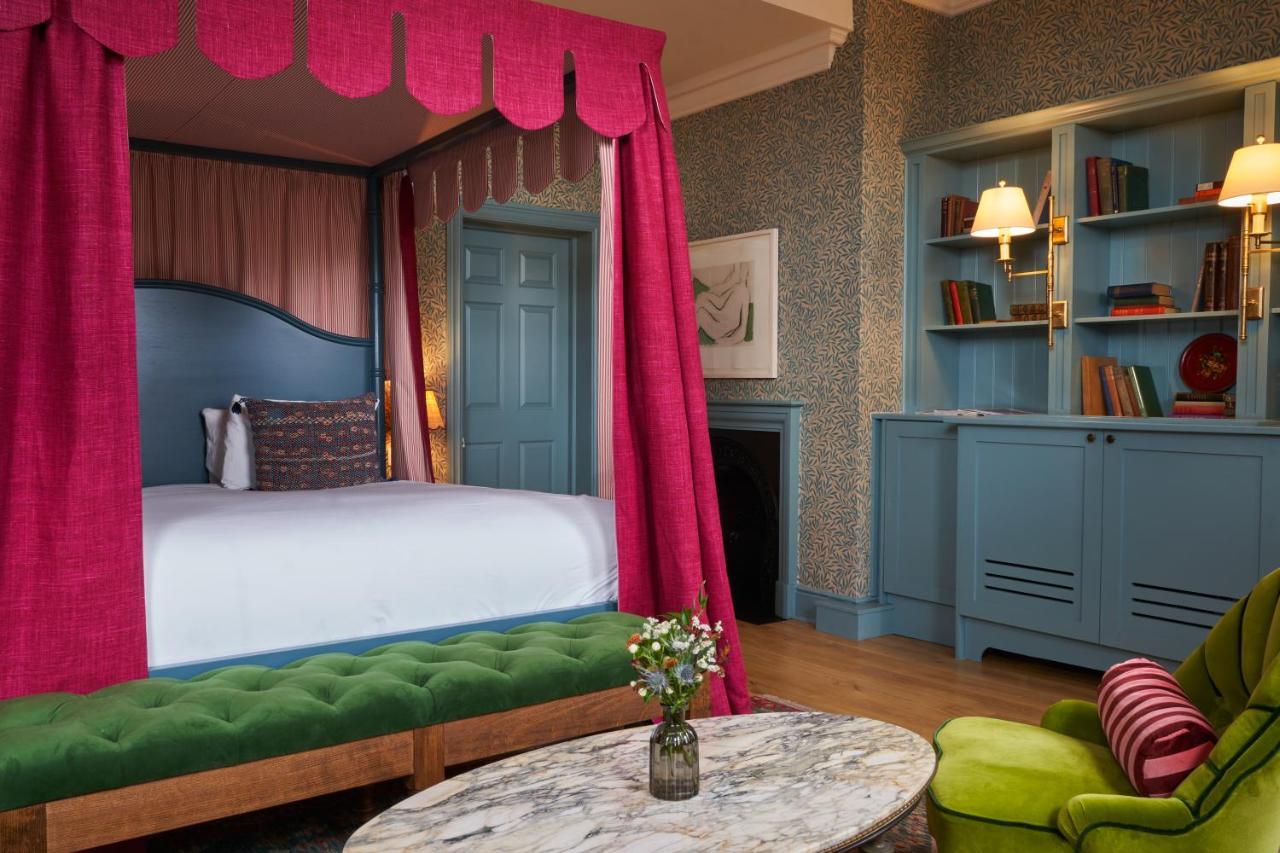 The Mitre, Hampton Court Hotel Kingston upon Thames  Bagian luar foto A bedroom at The Mitre