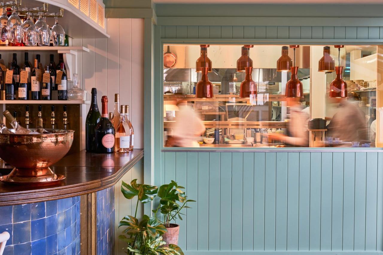 The Mitre, Hampton Court Hotel Kingston upon Thames  Bagian luar foto The Pass at The Pig