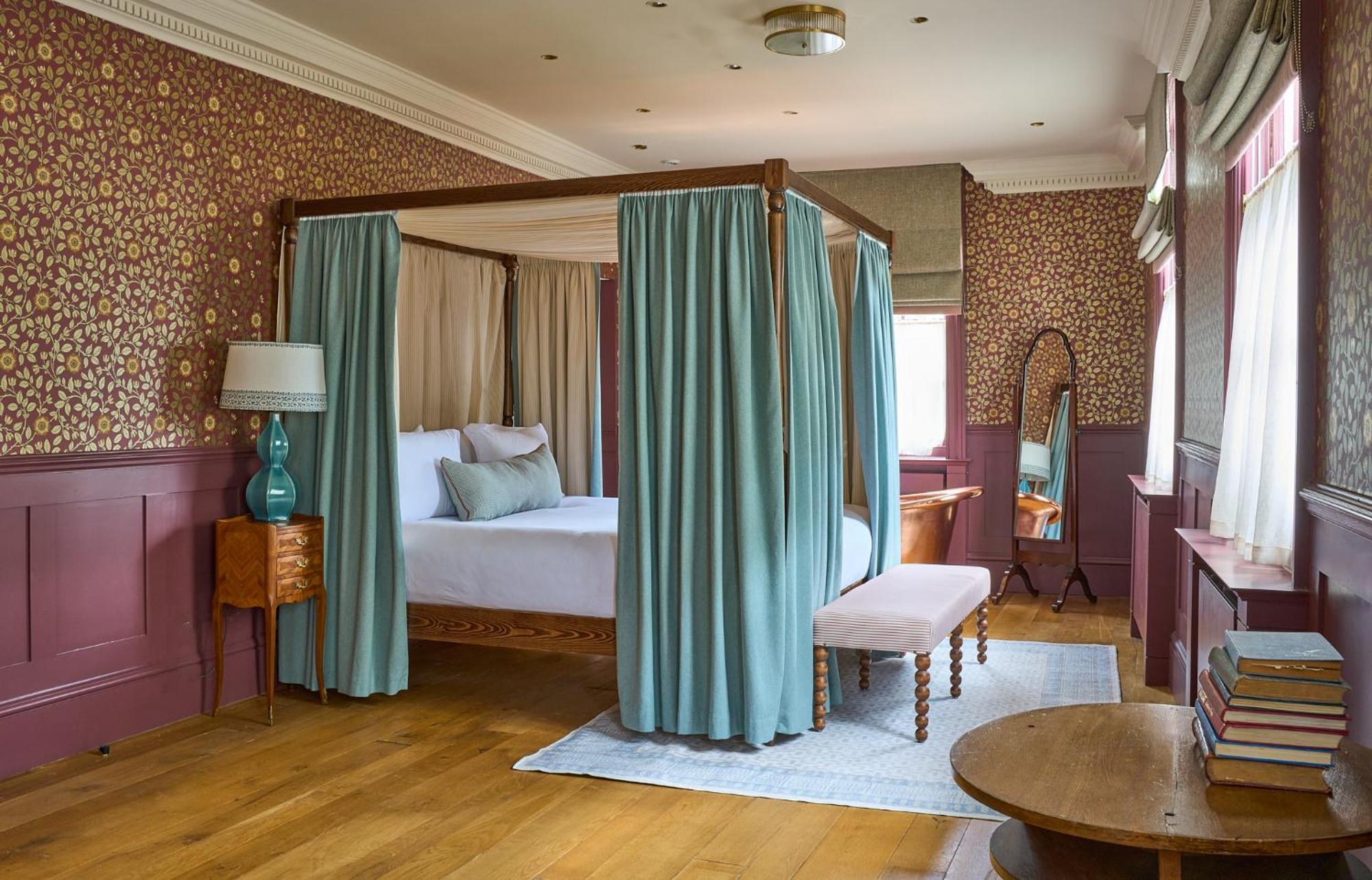 The Mitre, Hampton Court Hotel Kingston upon Thames  Bagian luar foto A bedroom at the hotel