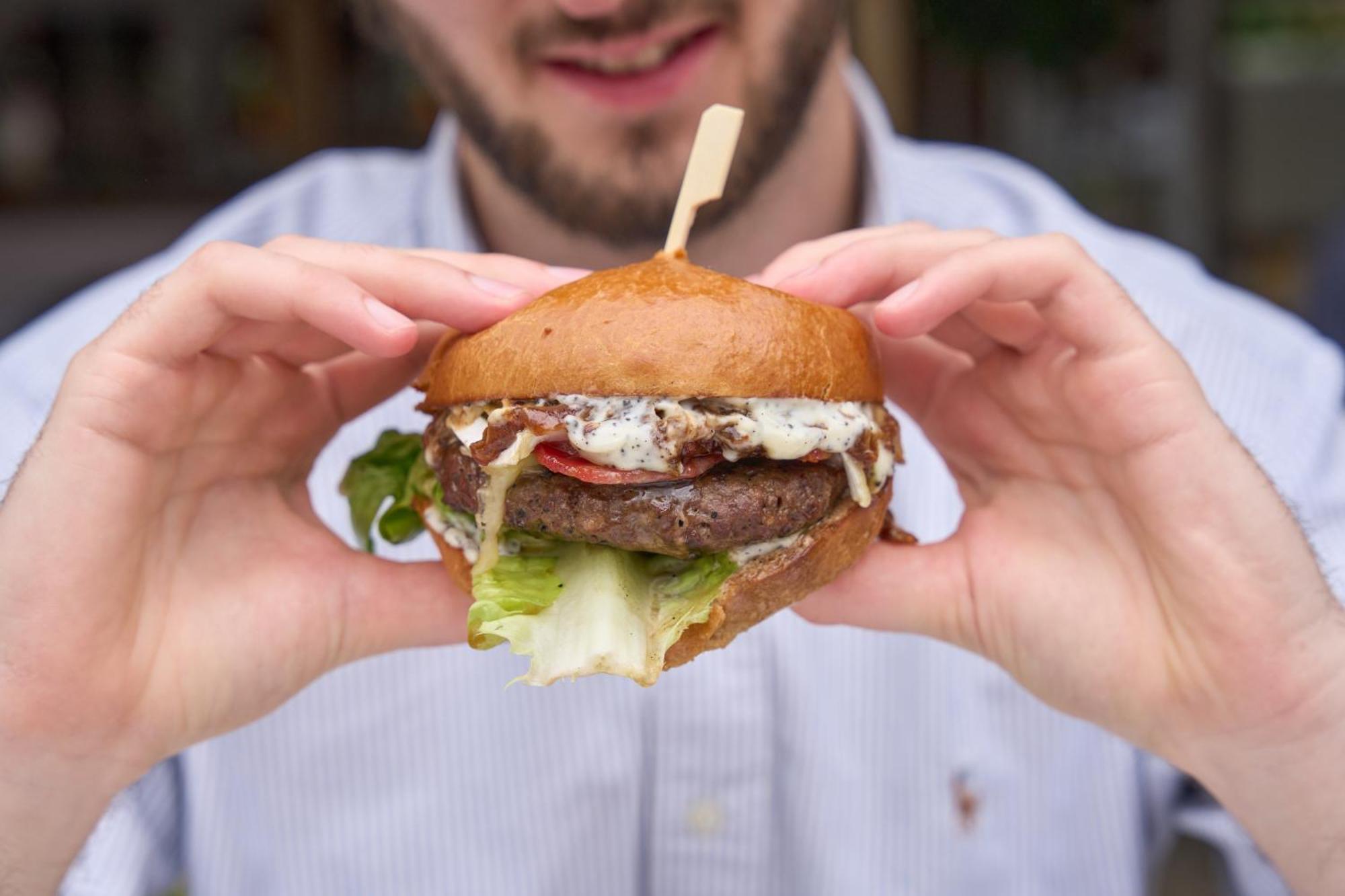 The Mitre, Hampton Court Hotel Kingston upon Thames  Bagian luar foto A burger