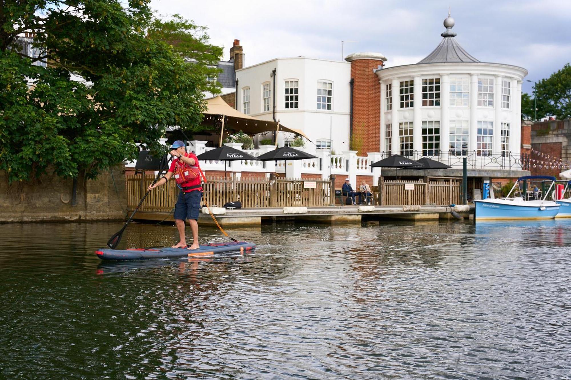 The Mitre, Hampton Court Hotel Kingston upon Thames  Bagian luar foto Stand Up Paddle Boarding on the River Wey
