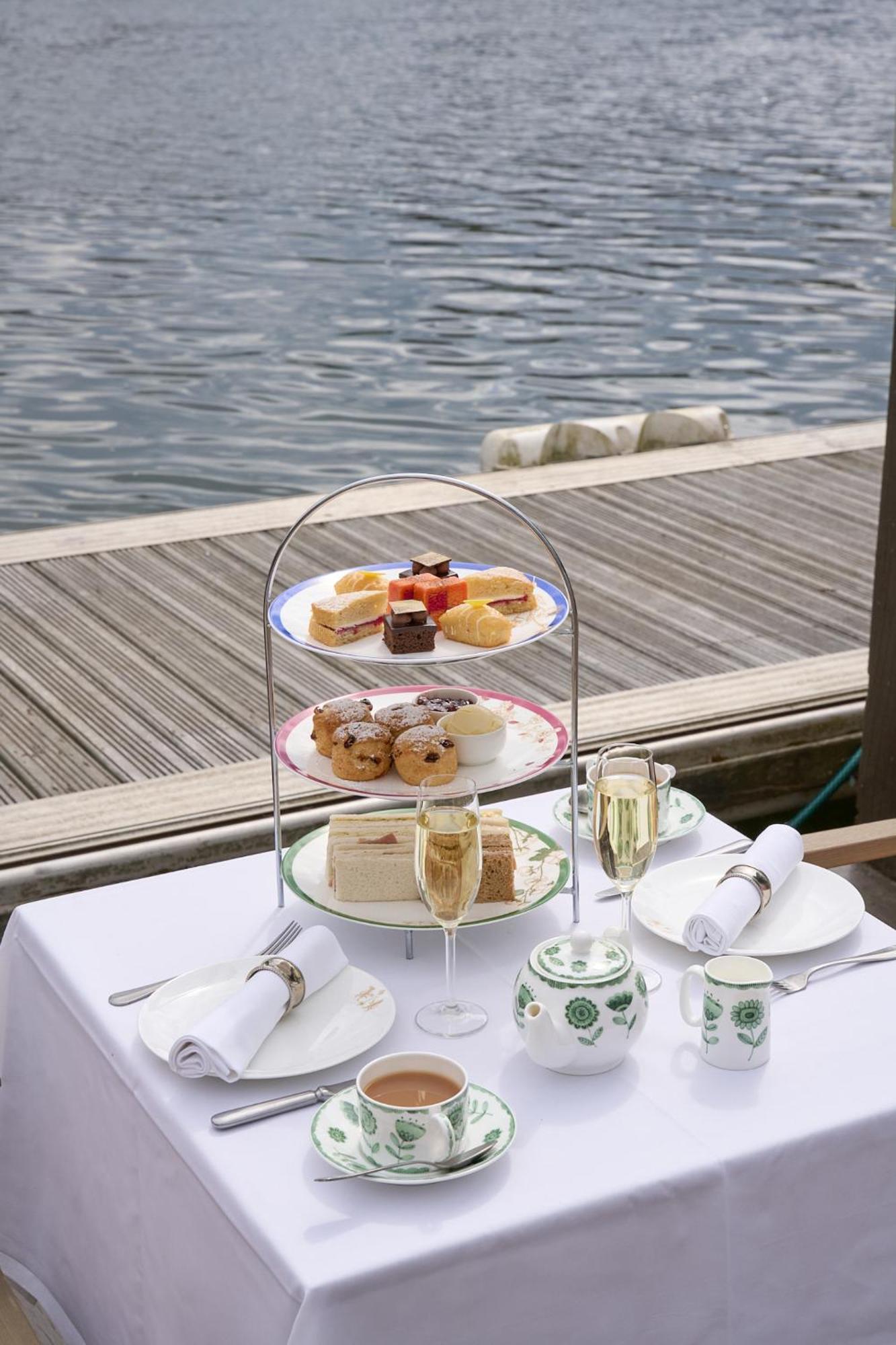 The Mitre, Hampton Court Hotel Kingston upon Thames  Bagian luar foto Afternoon tea at the InterContinental Sydney